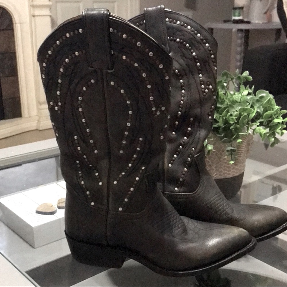Frye billy stud pull on distress cowboy short boots